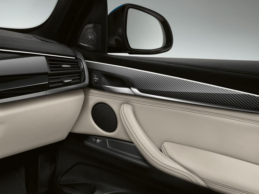Детали интерьера BMW X6 xDrive50i Sport Edition (F16) 2017 года  (фото 4 из 4)